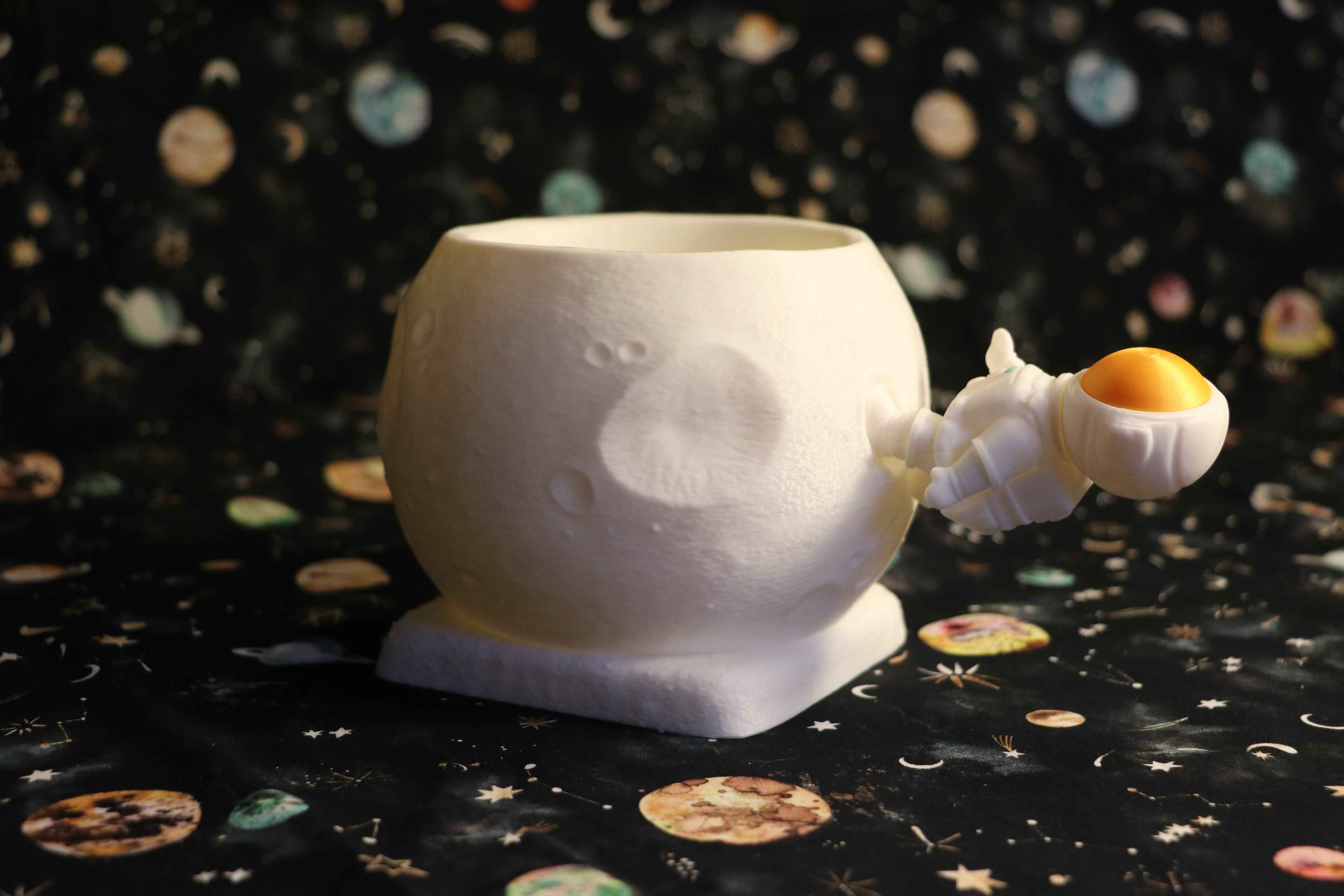 Astronaut mit Schale