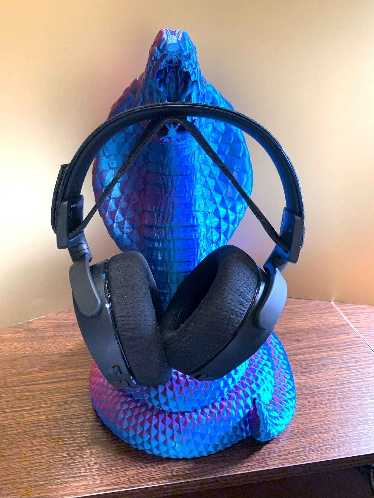 King Kobra Kopfhörerhalterung, auch als Dekoration ein Blickfang