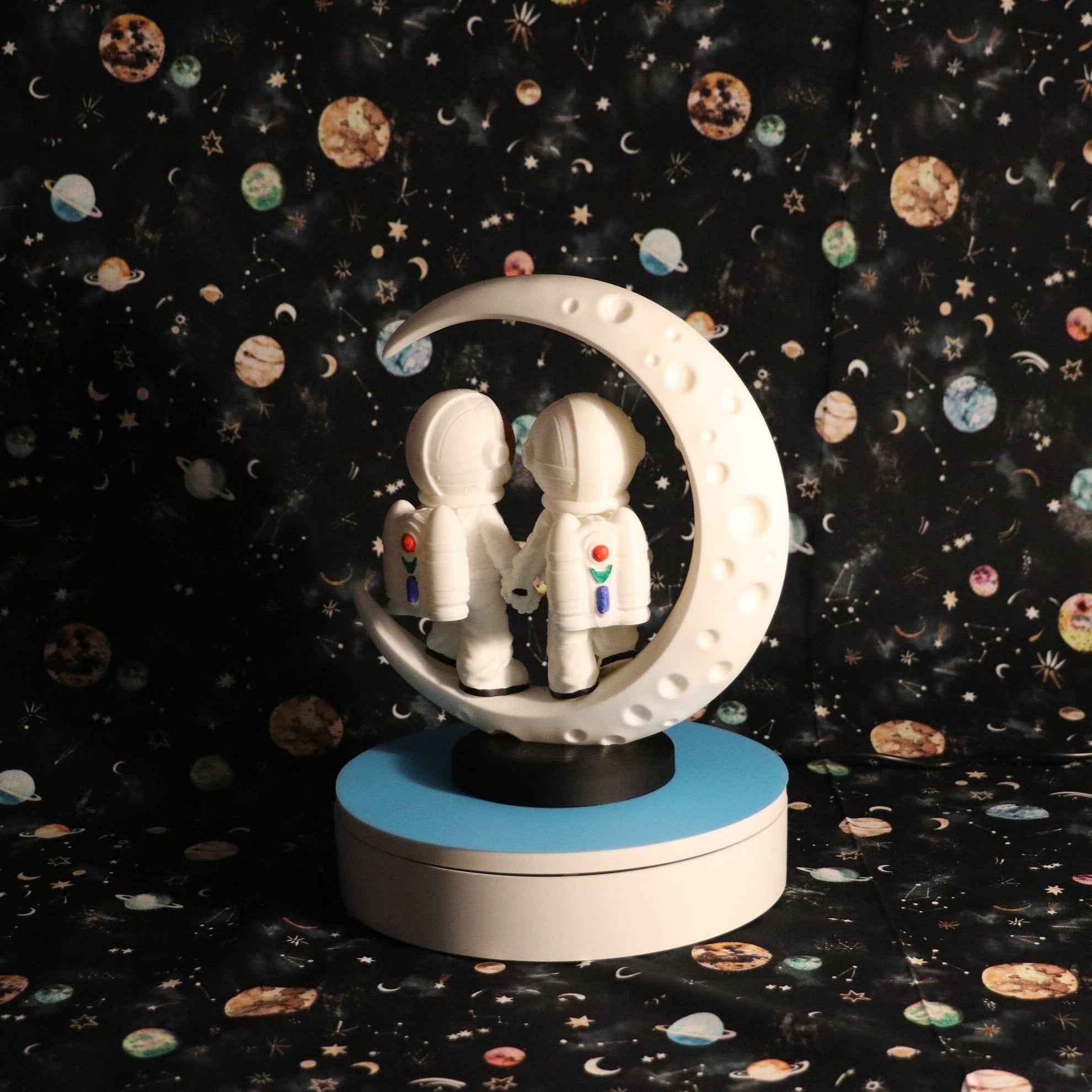 Romantisches Astronautenpärchen