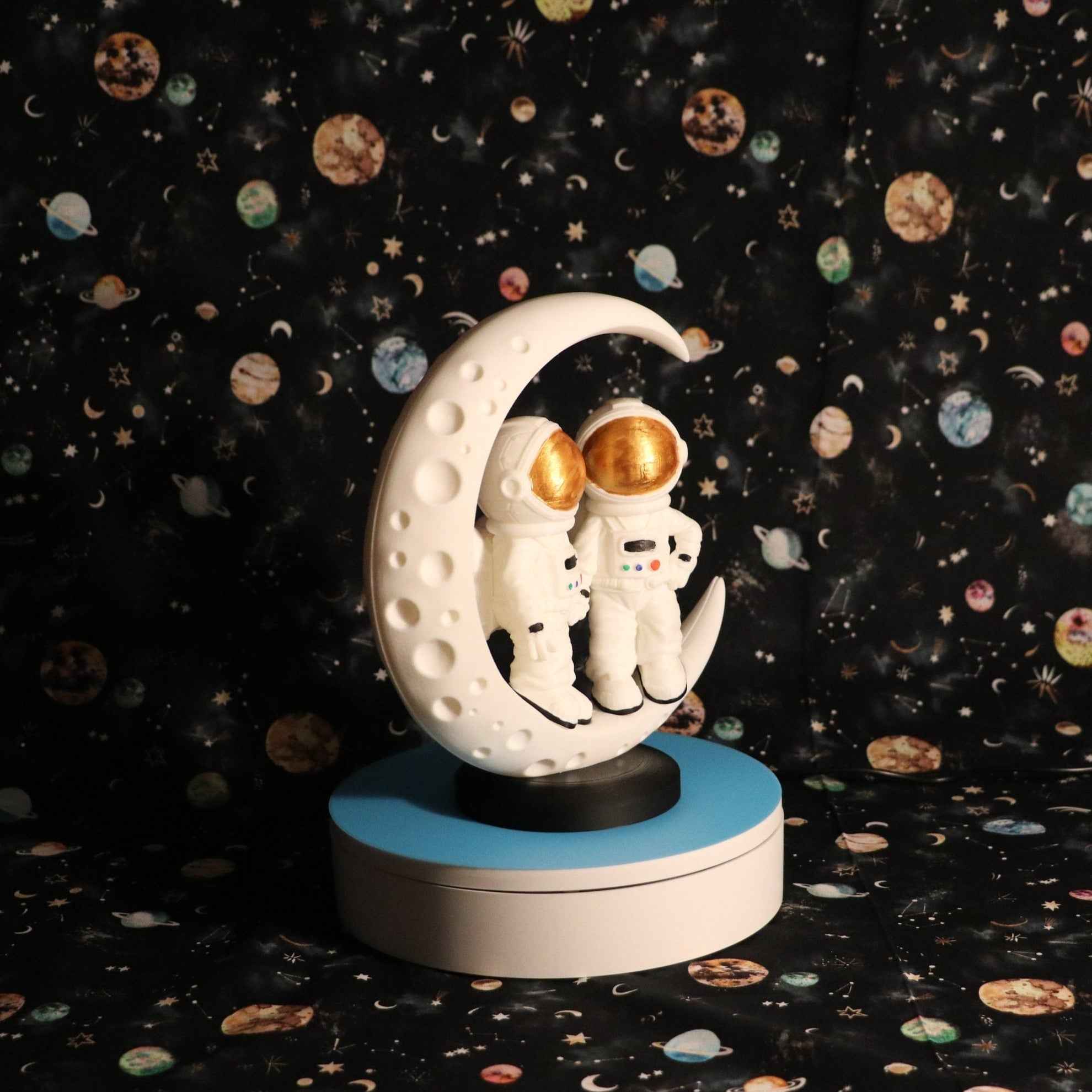 Romantisches Astronautenpärchen