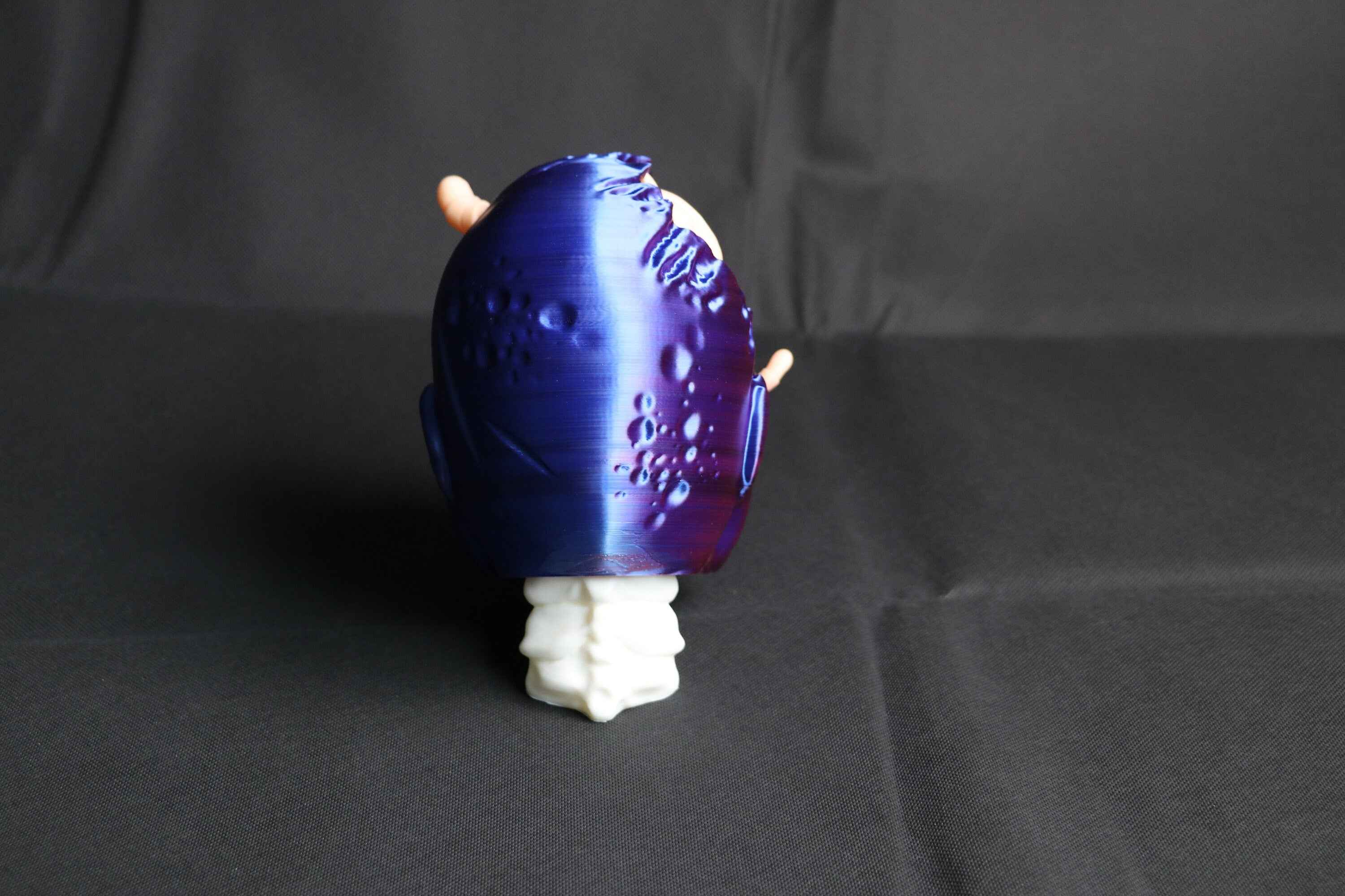 Zombiekopf als Kopfhörerhalter