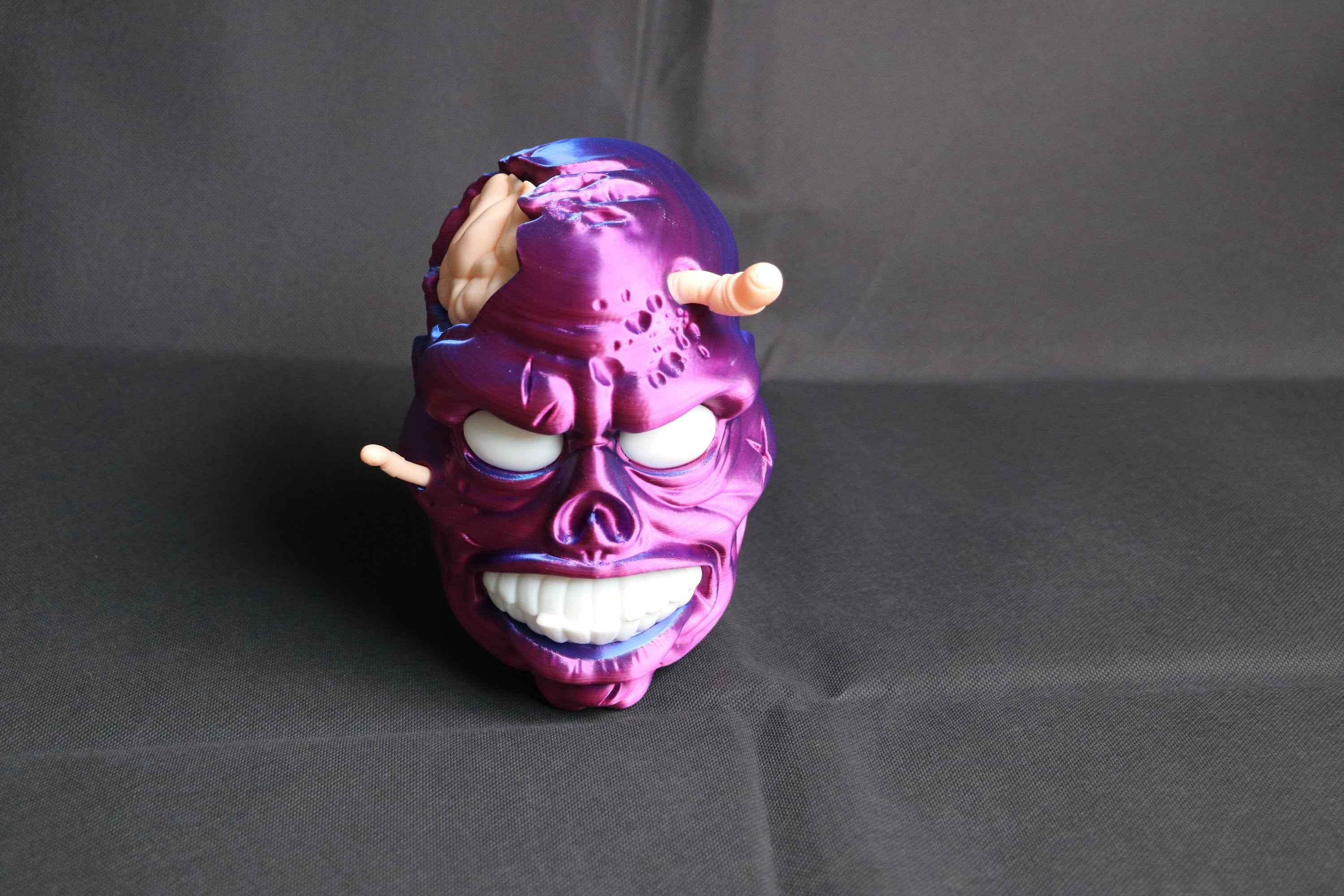 Zombiekopf als Kopfhörerhalter