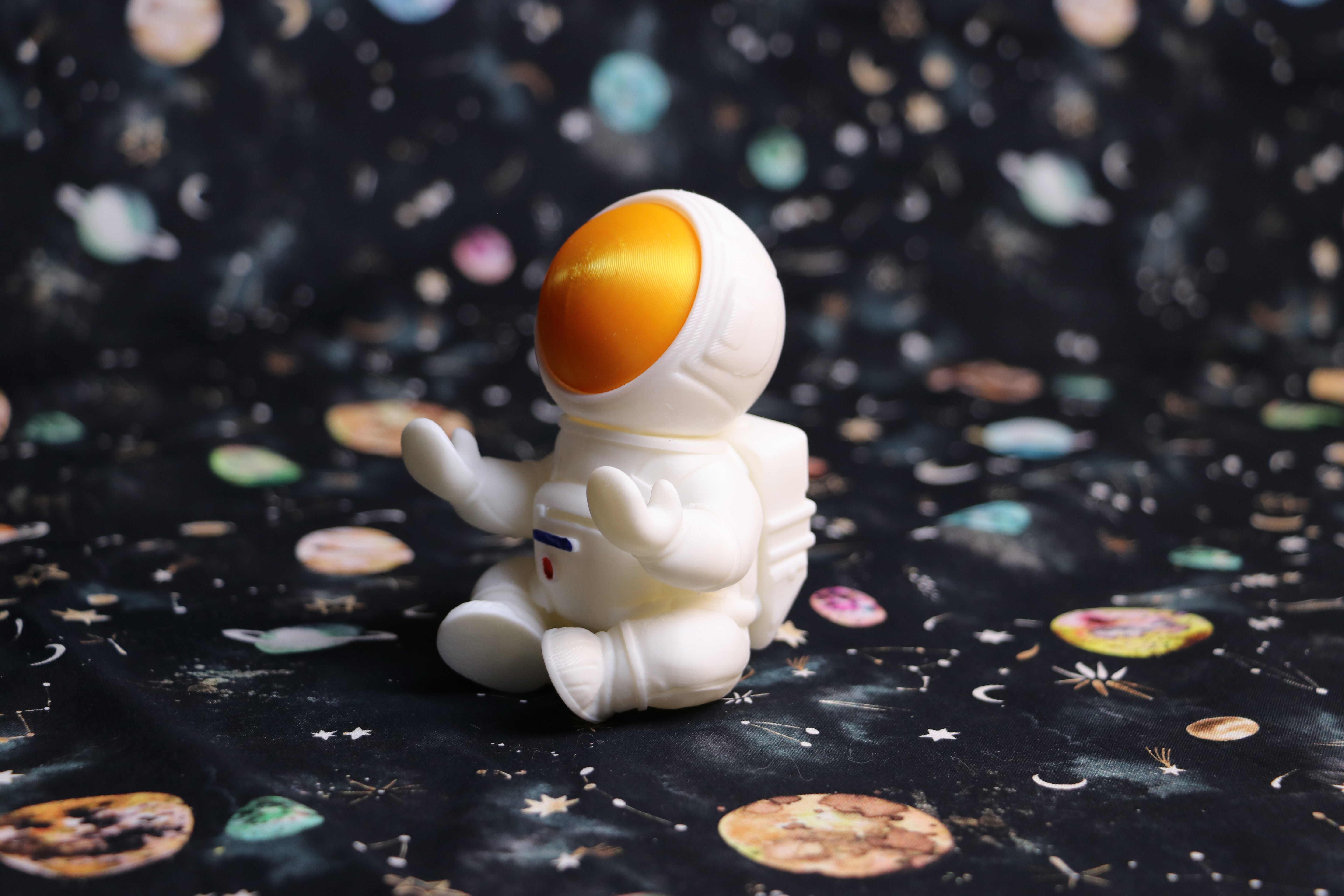 Astronauta como soporte para gafas